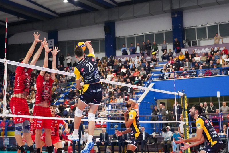 890/LGC09388-32 set.jpg Image